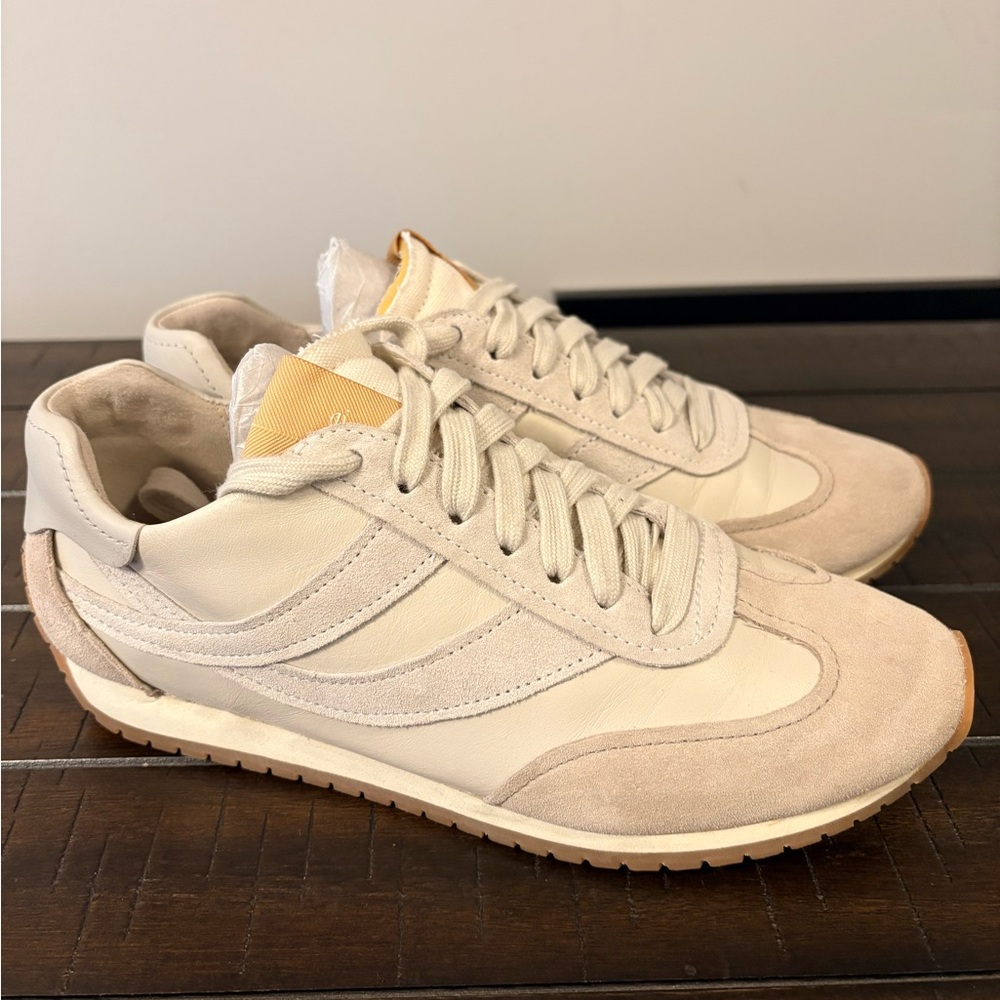 Vince Oasis Runner Sneaker Off White Size 6